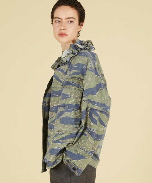 crinkle crinkle crinkle(クリンクルクリンクルクリンクル)の「【 crinkle crinkle crinkle 】 frill collar camo jacket / フリルカラーミリタリージャケット(ミリタリージャケット・レディース・ネイビー・X-LARGE)」の2枚目の写真