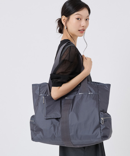LeSportsac(レスポートサック)の「【Essential Collection×Naoko Okusa】URBAN TOTE2 シャドウグレーC(トートバッグ・レディース・グレー・FREE)」の1枚目の写真