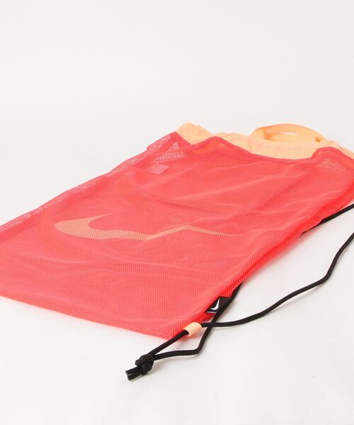NIKE(ナイキ)の「【NIKE】ナイキ SS26 メッシュワンショルダープールバッグ(バックパック/リュック・レディース・レッド/グレー/ミント/ブラック・FREE)」の6枚目の写真