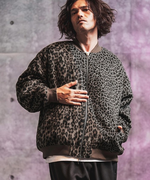 GLIMCLAP(グリムクラップ)の「mj11988-Dual-Leopard Shaggy Bomber Jacket ボンバージャケット(212-046-gla-cg)(ミリタリージャケット・メンズ・ベージュ/グレー・L/M/S)」の2枚目の写真