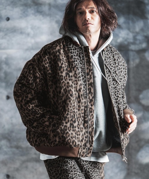 GLIMCLAP(グリムクラップ)の「mj11988-Dual-Leopard Shaggy Bomber Jacket ボンバージャケット(212-046-gla-cg)(ミリタリージャケット・メンズ・ベージュ/グレー・L/M/S)」の5枚目の写真
