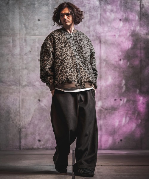 GLIMCLAP(グリムクラップ)の「mj11988-Dual-Leopard Shaggy Bomber Jacket ボンバージャケット(212-046-gla-cg)(ミリタリージャケット・メンズ・ベージュ/グレー・L/M/S)」の6枚目の写真