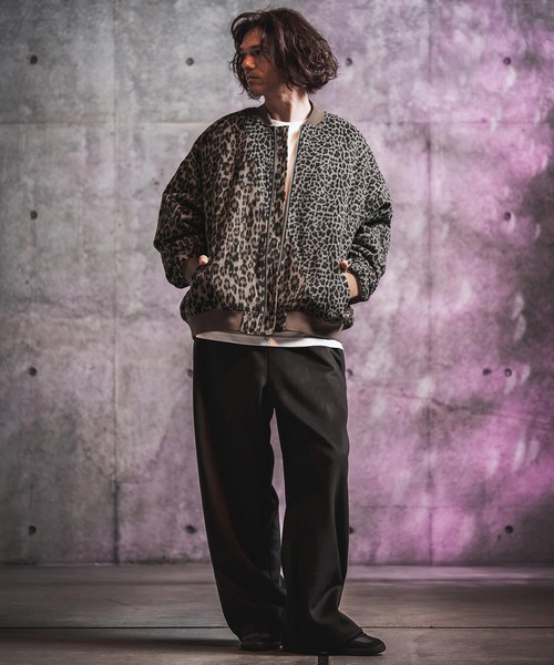GLIMCLAP(グリムクラップ)の「mj11988-Dual-Leopard Shaggy Bomber Jacket ボンバージャケット(212-046-gla-cg)(ミリタリージャケット・メンズ・ベージュ/グレー・L/M/S)」の7枚目の写真