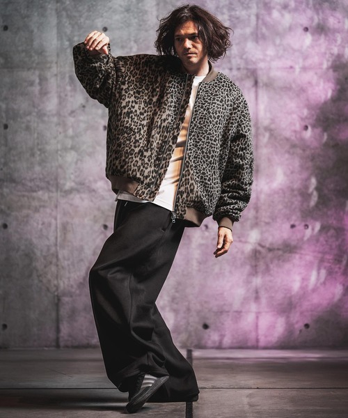 GLIMCLAP(グリムクラップ)の「mj11988-Dual-Leopard Shaggy Bomber Jacket ボンバージャケット(212-046-gla-cg)(ミリタリージャケット・メンズ・ベージュ/グレー・L/M/S)」の8枚目の写真