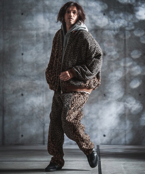 GLIMCLAP(グリムクラップ)の「mj11988-Dual-Leopard Shaggy Bomber Jacket ボンバージャケット(212-046-gla-cg)(ミリタリージャケット・メンズ・ベージュ/グレー・L/M/S)」の9枚目の写真