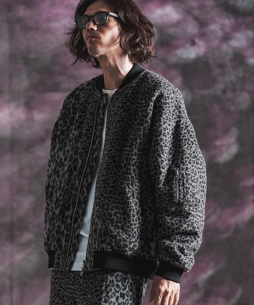 GLIMCLAP(グリムクラップ)の「mj11988-Dual-Leopard Shaggy Bomber Jacket ボンバージャケット(212-046-gla-cg)(ミリタリージャケット・メンズ・ベージュ/グレー・L/M/S)」の10枚目の写真