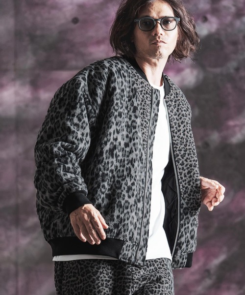 GLIMCLAP(グリムクラップ)の「mj11988-Dual-Leopard Shaggy Bomber Jacket ボンバージャケット(212-046-gla-cg)(ミリタリージャケット・メンズ・ベージュ/グレー・L/M/S)」の11枚目の写真