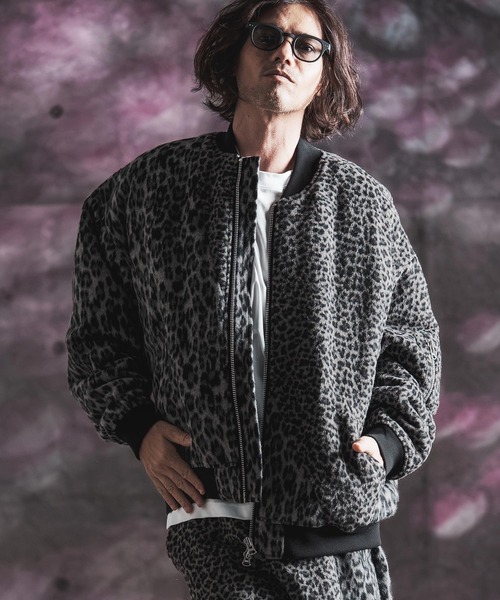 GLIMCLAP(グリムクラップ)の「mj11988-Dual-Leopard Shaggy Bomber Jacket ボンバージャケット(212-046-gla-cg)(ミリタリージャケット・メンズ・ベージュ/グレー・L/M/S)」の12枚目の写真