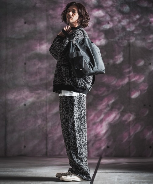 GLIMCLAP(グリムクラップ)の「mj11988-Dual-Leopard Shaggy Bomber Jacket ボンバージャケット(212-046-gla-cg)(ミリタリージャケット・メンズ・ベージュ/グレー・L/M/S)」の15枚目の写真
