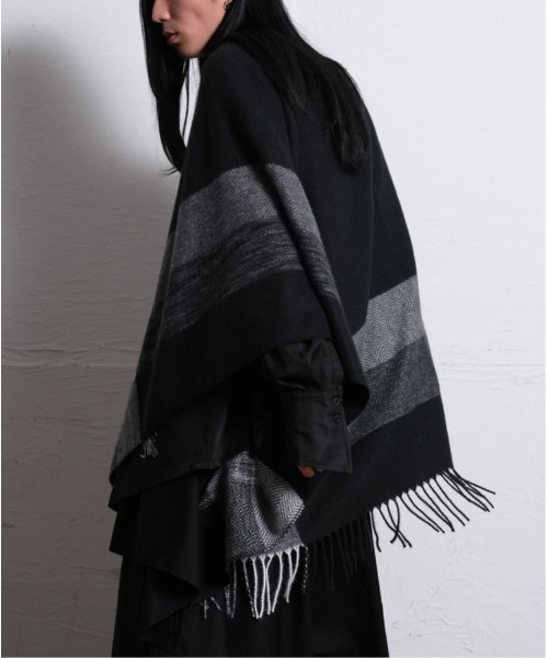 Ruze(ルゼ)の「Monochrome check poncho/モノクロームニットポンチョ(ポンチョ・レディース・ブラック・FREE)」の3枚目の写真