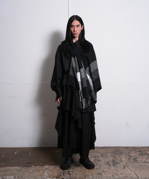 Ruze(ルゼ)の「Monochrome check poncho/モノクロームニットポンチョ(ポンチョ・レディース・ブラック・FREE)」の6枚目の写真