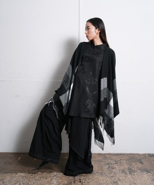 Ruze(ルゼ)の「Monochrome check poncho/モノクロームニットポンチョ(ポンチョ・レディース・ブラック・FREE)」の9枚目の写真