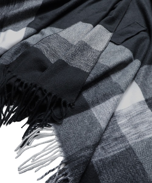 Ruze(ルゼ)の「Monochrome check poncho/モノクロームニットポンチョ(ポンチョ・レディース・ブラック・FREE)」の2枚目の写真