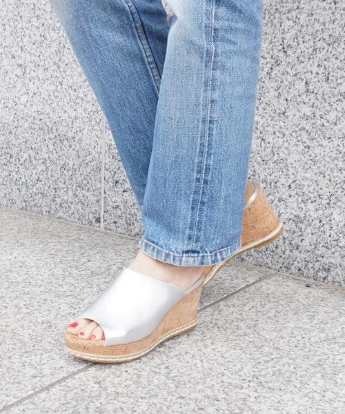 ODETTE E ODILE（オデットエオディール）の「OFC ディープラインミュールウェッジ サンダル80（サンダル・レディース・ホワイト/ブラック/ブラウン/シルバー/ゴールド/グレー・37/35/36）」の5枚目の写真