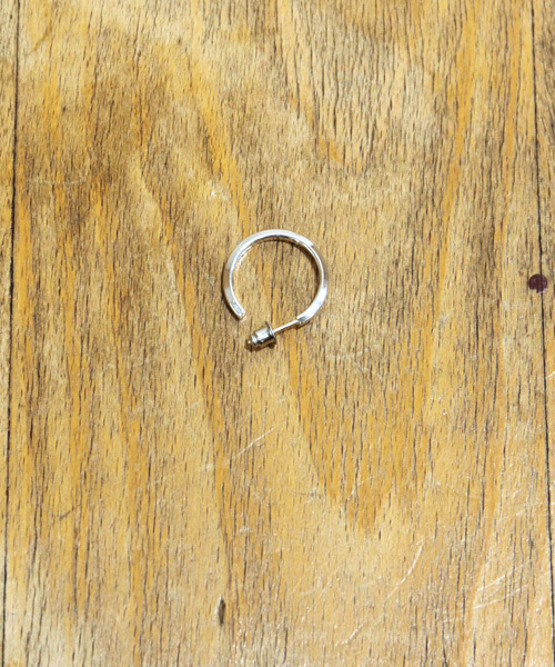 SunKu(サンク)の「LARGE HOOP PIERCE(ラージ フープ ピアス)(ピアス(片耳用)・メンズ・シルバー・FREE)」の4枚目の写真