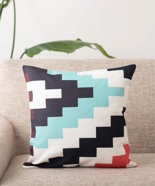 Jubilee（ジュビリー）の「北欧デザイン クッションカバー（クッション/クッションカバー・レディース・ホワイト/パープル/ネイビー/レッド/ライトグリーン/ホワイト×イエロー/グリーン/オレンジ/ブルー/レッド系その他2/ブラック系その他/ブルー系その他3/ハウンドトゥース/チャコールグレー/ブルー系その他2/ブラック×ホワイト/ライトブルー/ホワイト系その他/ブラック/ホワイト×ブラック/グリーン系その他/ブルー系その他/パープル系その他/レッド系その他/ブルーグリーン/ストライプ/グレー/グリーン系その他2・FREE）」の4枚目の写真