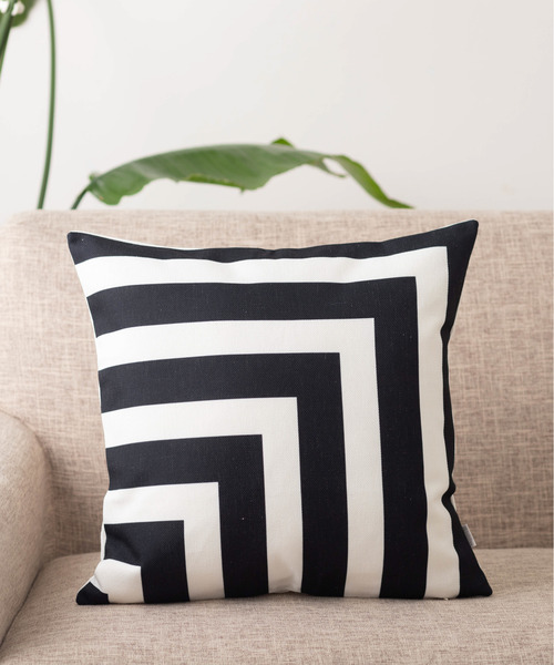 Jubilee（ジュビリー）の「北欧デザイン クッションカバー（クッション/クッションカバー・レディース・ホワイト/パープル/ネイビー/レッド/ライトグリーン/ホワイト×イエロー/グリーン/オレンジ/ブルー/レッド系その他2/ブラック系その他/ブルー系その他3/ハウンドトゥース/チャコールグレー/ブルー系その他2/ブラック×ホワイト/ライトブルー/ホワイト系その他/ブラック/ホワイト×ブラック/グリーン系その他/ブルー系その他/パープル系その他/レッド系その他/ブルーグリーン/ストライプ/グレー/グリーン系その他2・FREE）」の8枚目の写真