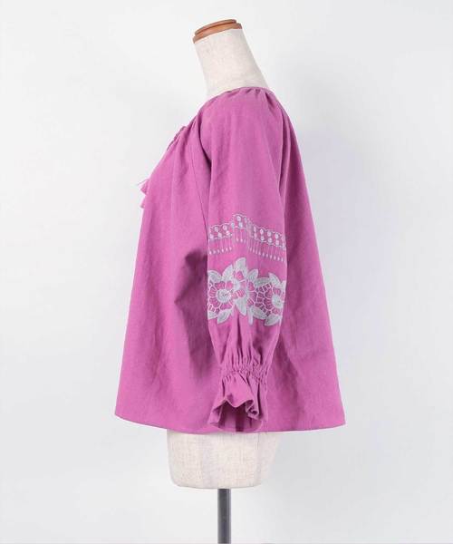 titivate(ティティベイト)の「ボリュームスリーブ刺繍リネンブラウス(シャツ/ブラウス・レディース・ブラック/オフホワイト/サックスブルー/ピンク・M)」の9枚目の写真