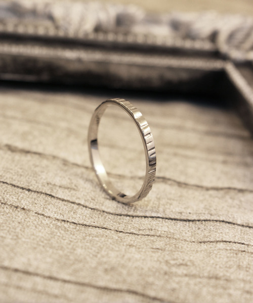 Vaya Con Dios（ヴァヤコンディオス）の「【VayaConDios/ヴァヤコンディオス】ステンレス製スリムハンドメイド風リング（リング・メンズ・ブラック/ゴールド/ピンクゴールド/シルバー・#21/#17/#19/#11/#9/#13）」の2枚目の写真