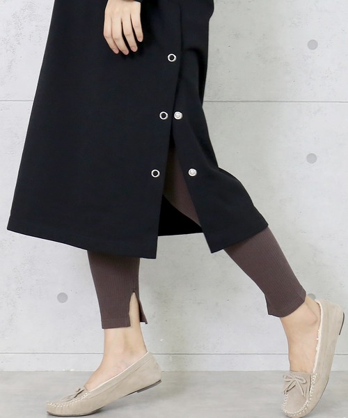 CHARM BERRY TIC（チャームベリーチック）の「スリット入りリブレギンス（レギンス/スパッツ・レディース・ブラック/グレー/カーキ/ライトグレー/アイボリー/グレイッシュベージュ/ベージュ/ブラウン/キャメル・S～Ｍ/M～Ｌ/M-L/S-M）」の5枚目の写真