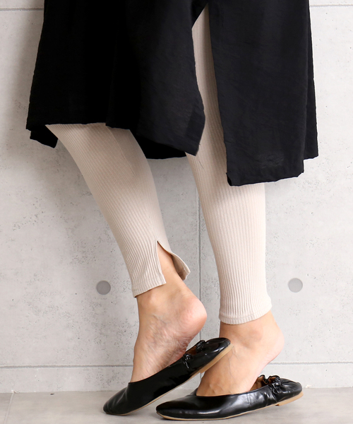 CHARM BERRY TIC（チャームベリーチック）の「スリット入りリブレギンス（レギンス/スパッツ・レディース・ブラック/グレー/カーキ/ライトグレー/アイボリー/グレイッシュベージュ/ベージュ/ブラウン/キャメル・S～Ｍ/M～Ｌ/M-L/S-M）」の16枚目の写真