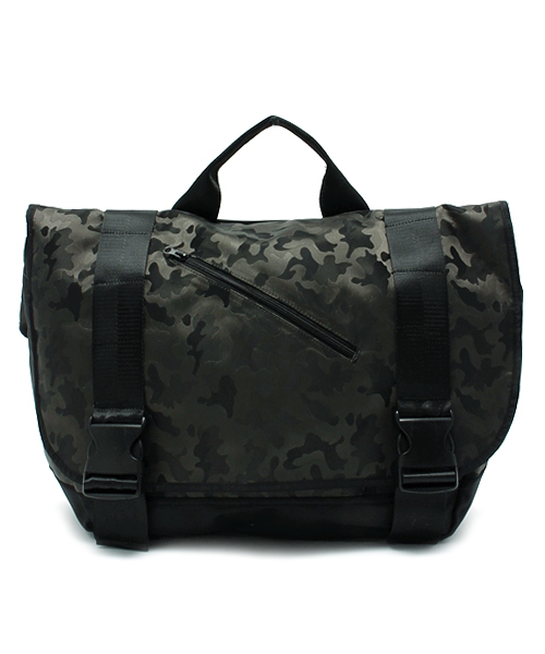 And A(アンドエー)の「迷彩メッセンジャーリュック(バックパック/リュック・メンズ・ブラック/カーキ・FREE)」の1枚目の写真