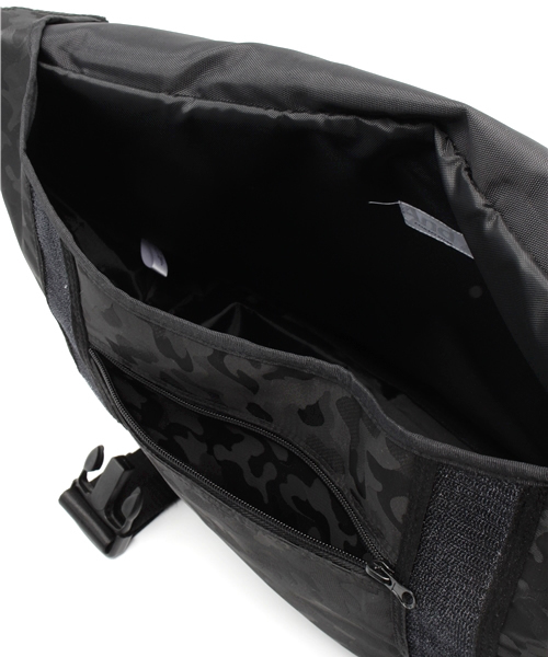 And A(アンドエー)の「迷彩メッセンジャーリュック(バックパック/リュック・メンズ・ブラック/カーキ・FREE)」の9枚目の写真