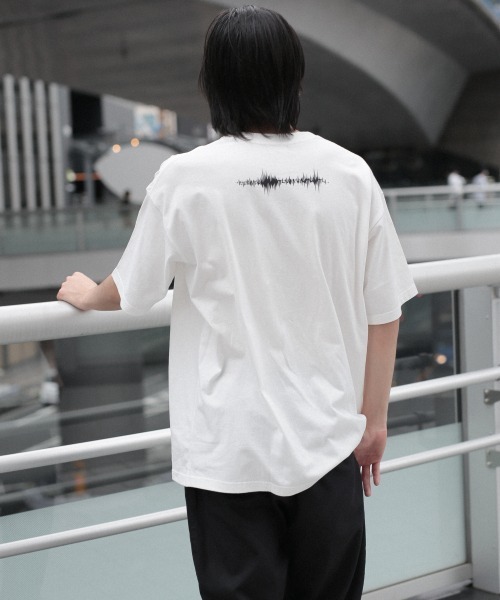 PBLIM（ページボーイリム）の「【PAGEBOYLIM】デジタルグラフィックTシャツ（Tシャツ/カットソー・レディース・ホワイト/ブラック・MEDIUM/X-LARGE）」の3枚目の写真