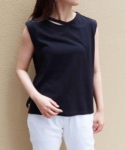 Riberry（リベリー）の「ネックスラッシュノースリT（Tシャツ/カットソー・レディース・オフホワイト/ブラック/ベージュ/グリーン/カーキ・FREE）」の3枚目の写真