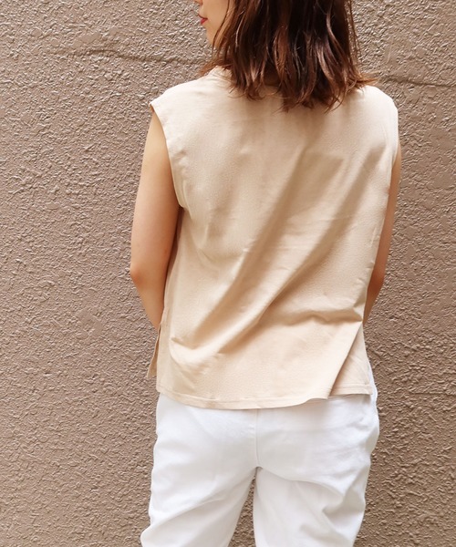 Riberry（リベリー）の「ネックスラッシュノースリT（Tシャツ/カットソー・レディース・オフホワイト/ブラック/ベージュ/グリーン/カーキ・FREE）」の11枚目の写真