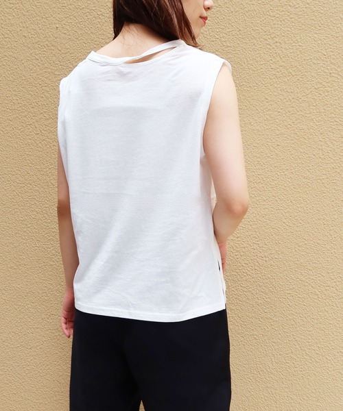 Riberry（リベリー）の「ネックスラッシュノースリT（Tシャツ/カットソー・レディース・オフホワイト/ブラック/ベージュ/グリーン/カーキ・FREE）」の8枚目の写真