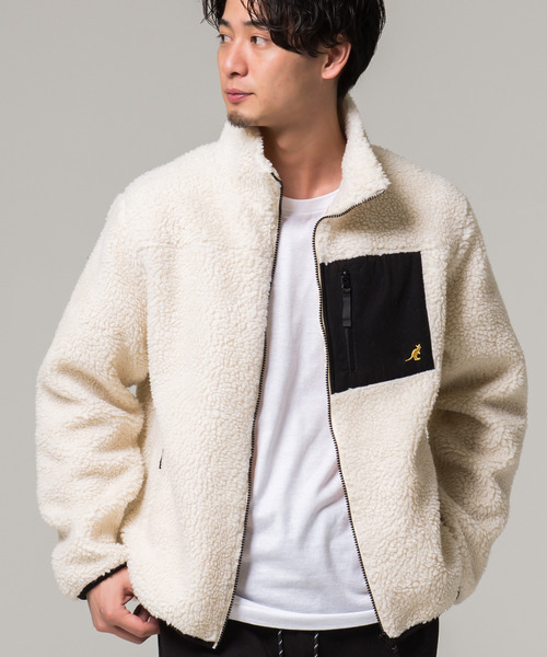 KANGOL（カンゴール）の「『KANGOL/カンゴール』ロゴ刺繍入りハイネックジップアップボアジャケット（ブルゾン・メンズ・ブラック/ダークオリーブ/ホワイト/その他/ベージュ/その他2/ベージュ系1/ホワイト系1/ブラック系1/モカ/ライトパープル/ダークグリーン系1/その他1/その他3・XL/M/L）」の3枚目の写真
