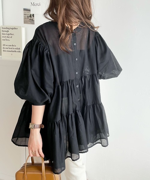 classicalelf（クラシカルエルフ）の「夏に大活躍！ふわり、風をまとう。3wayバルーンスリーブティアードシアーシャツ（シャツ/ブラウス・レディース・ブラック/オフホワイト/ブルー/グレイッシュベージュ/ライラック・MEDIUM/LARGE/X-LARGE/SMALL）」の19枚目の写真