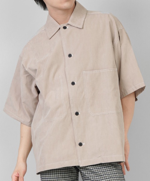 SPINNS（スピンズ）の「【ゆったりシルエット】ポロピーチ ステッチデザインビッグポケットシャツ（シャツ/ブラウス・メンズ・ホワイト/ブラック/ベージュ/サックスブルー/グリーン・L/M/XL）」の3枚目の写真