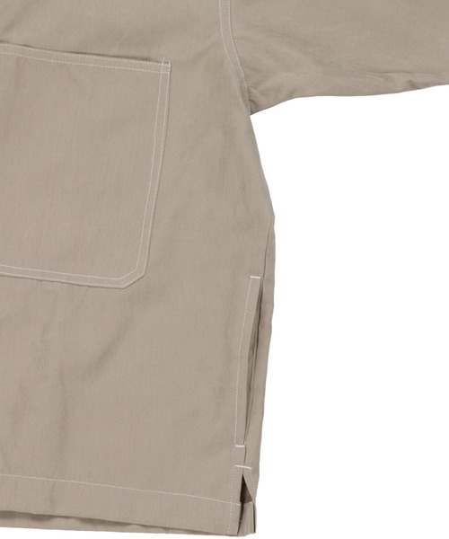 SPINNS（スピンズ）の「【ゆったりシルエット】ポロピーチ ステッチデザインビッグポケットシャツ（シャツ/ブラウス・メンズ・ホワイト/ブラック/ベージュ/サックスブルー/グリーン・L/M/XL）」の9枚目の写真