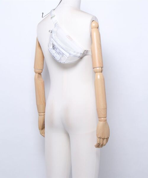 KENZO（ケンゾー）の「Kampus Tiger See Through Mesh Mini Bumbag（ボディバッグ/ウエストポーチ・メンズ・ホワイト系その他・ONE SIZE）」の5枚目の写真