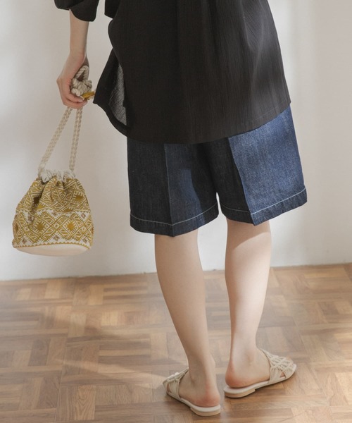 FORK&SPOON(フォークアンドスプーン)の「FORK&SPOON 綿麻デニムハーフパンツ(デニムパンツ・レディース・ブラック/ブルー・1/2)」の5枚目の写真