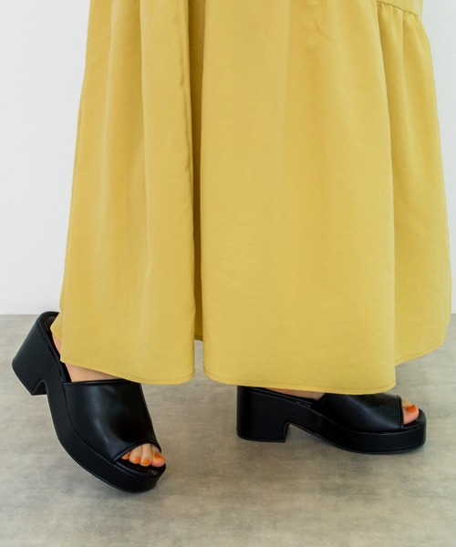 w closet（ダブルクローゼット）の「厚底ミュール（サンダル・レディース・ホワイト/ブラック/ラベンダー・M/L）」の3枚目の写真