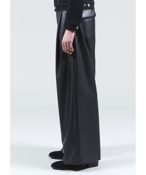 GalaabenD(ガラアーベント)の「4WAYストレッチフェイクレザーレザータックワイドパンツ(その他パンツ・メンズ・ブラック・S/M)」の5枚目の写真