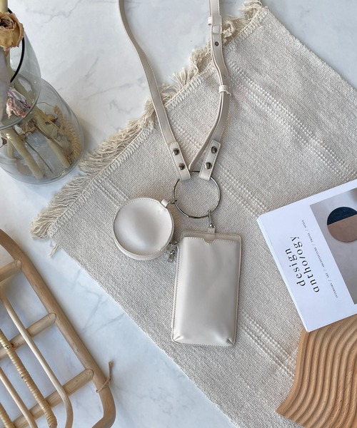 AS KNOW AS plus(アズノゥアズプラス)の「☆リングハンドショルダーポーチバッグ 【ZOZOTOWN限定アイテム】(ショルダーバッグ・レディース・アイボリー/ブラック/ブルーグレー/オレンジ/オレンジ系/サックスブルー/グレイッシュベージュ/レオパード/グリーン/シルバー/ピンク・FREE)」の2枚目の写真