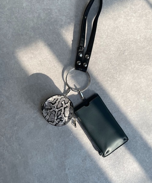 AS KNOW AS plus(アズノゥアズプラス)の「☆リングハンドショルダーポーチバッグ 【ZOZOTOWN限定アイテム】(ショルダーバッグ・レディース・アイボリー/ブラック/ブルーグレー/オレンジ/オレンジ系/サックスブルー/グレイッシュベージュ/レオパード/グリーン/シルバー/ピンク・FREE)」の4枚目の写真