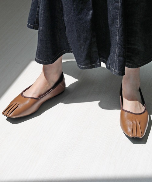 RiiiKa(リーカ)の「【RiiiKa/リーカ】スクエアトゥギャザーシューズ(パンプス・レディース・ブラック/ブラウン/アイボリー/ライトブラウン・LL/S/M/L)」の1枚目の写真