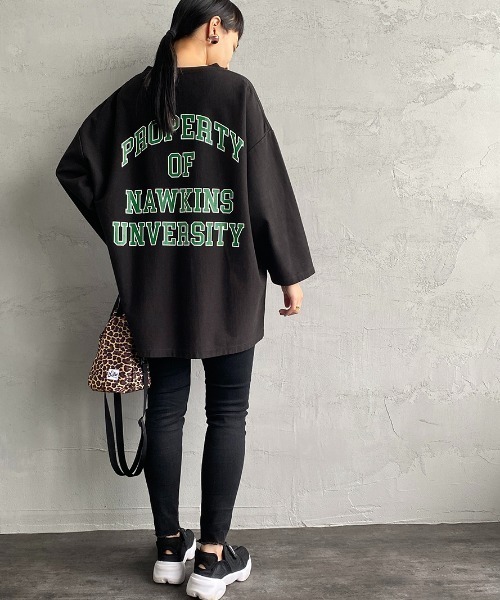 JEANS FACTORY Clothes（ジーンズファクトリークローズ）の「[Jeans Factory Clothes/ジーンズファクトリークローズ] ヘビーウェイト オーバーサイズカレッジロゴTシャツ（Tシャツ/カットソー・レディース・ホワイト/ブラック/グリーン/ネイビー/バーガンディー・M/L）」の2枚目の写真