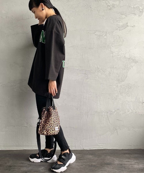 JEANS FACTORY Clothes（ジーンズファクトリークローズ）の「[Jeans Factory Clothes/ジーンズファクトリークローズ] ヘビーウェイト オーバーサイズカレッジロゴTシャツ（Tシャツ/カットソー・レディース・ホワイト/ブラック/グリーン/ネイビー/バーガンディー・M/L）」の21枚目の写真