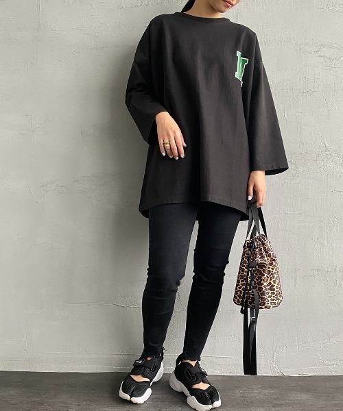 JEANS FACTORY Clothes（ジーンズファクトリークローズ）の「[Jeans Factory Clothes/ジーンズファクトリークローズ] ヘビーウェイト オーバーサイズカレッジロゴTシャツ（Tシャツ/カットソー・レディース・ホワイト/ブラック/グリーン/ネイビー/バーガンディー・M/L）」の20枚目の写真