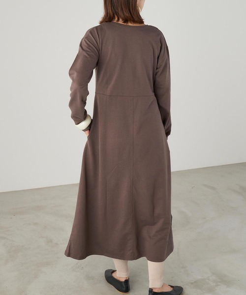 Chaco closet(チャコ クローゼット)の「スウェットリラックスワンピース(ワンピース・レディース・ブラック/ベージュ/オレンジ/グレー・M)」の11枚目の写真