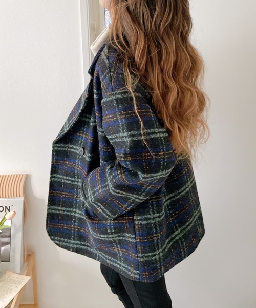 emi+（エミプラス）の「BIGシルエットチェック柄 ショートテーラーコート（ピーコート・レディース・ブラウン/ブルーグリーン/ネイビー・L/M/S）」の11枚目の写真