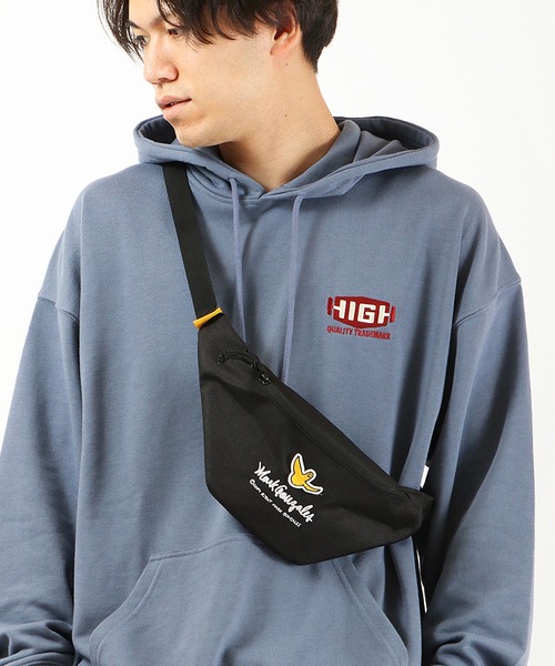 Mark Gonzales（マーク・ゴンザレス）の「Mark Gonzales/ﾏｰｸｺﾞﾝｻﾞﾚｽ ｳｴｽﾄﾊﾞｯｸﾞ（ボディバッグ/ウエストポーチ・メンズ・ブラック×ホワイト/ブラック・FREE）」の2枚目の写真