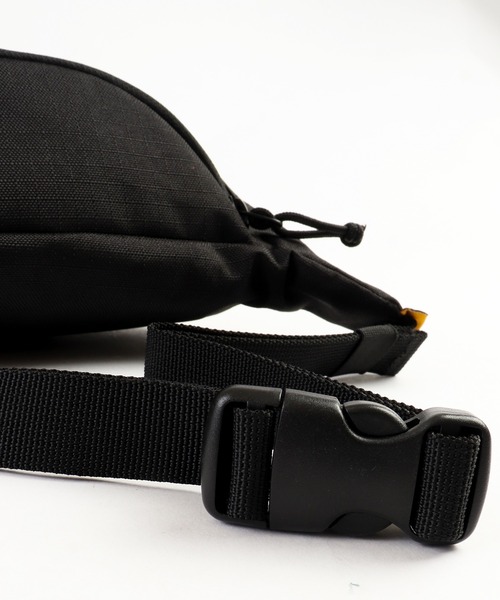 Mark Gonzales（マーク・ゴンザレス）の「Mark Gonzales/ﾏｰｸｺﾞﾝｻﾞﾚｽ ｳｴｽﾄﾊﾞｯｸﾞ（ボディバッグ/ウエストポーチ・メンズ・ブラック×ホワイト/ブラック・FREE）」の15枚目の写真