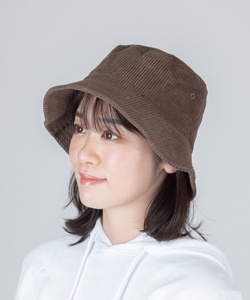 Anuenue(アヌエヌエ)の「コーデュロイ バケットハット(ハット・レディース・ターメリック/レンガ/ダークパープル/ワインレッド/ライトピンク/ブラウン/ホワイト/ブラック/ライトグレー/ネイビー/グリーン/ベージュ・FREE)」の16枚目の写真